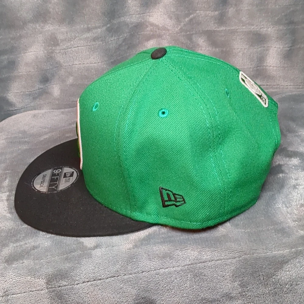 New Era Boston Celtics 2-Tone 9FIFTY adjustable snapback hat.  - Picture 3 of 16